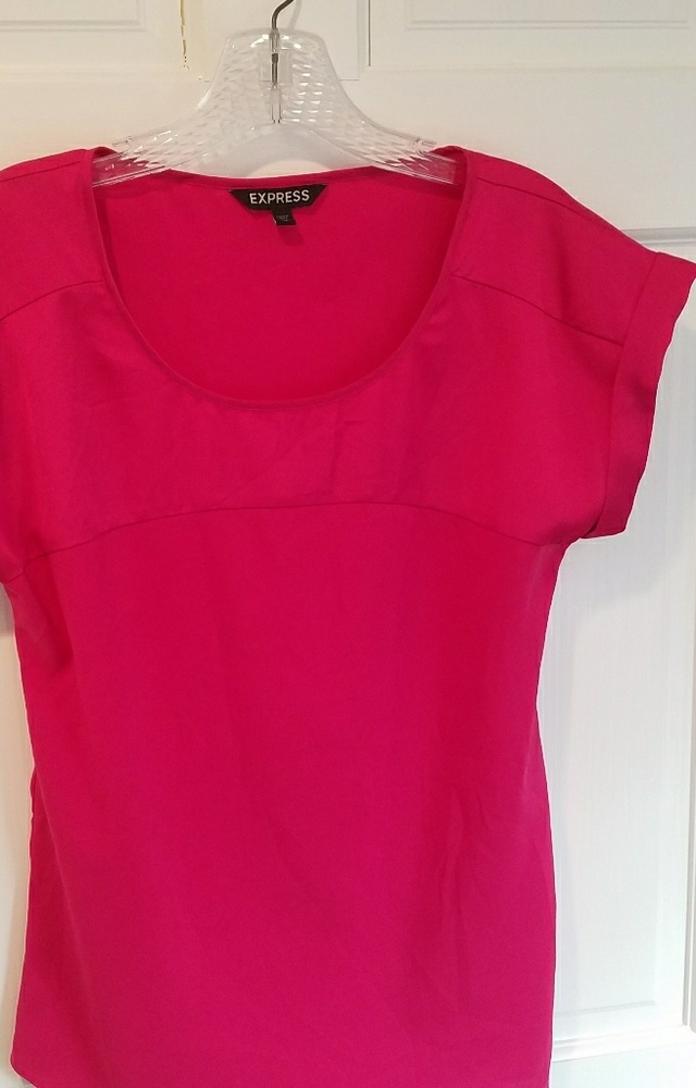 Express. Dark pink short sleeve.  W0000032